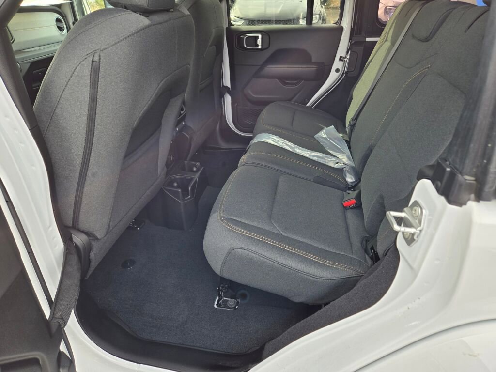 Used 2024 Jeep Wrangler Sahara w/ Safety Group image 13