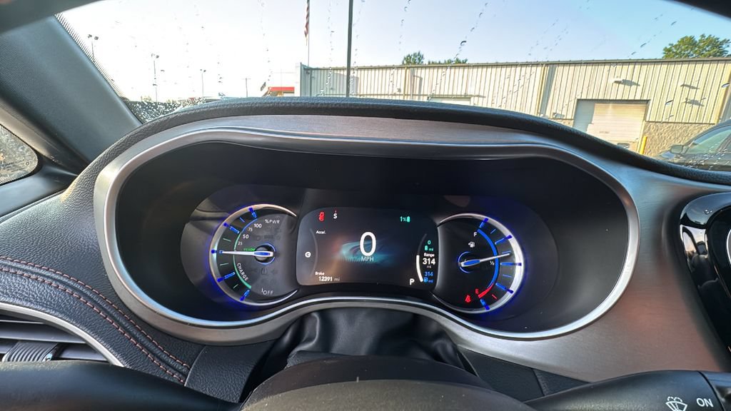 Used 2024 Chrysler Pacifica Pinnacle FWD image 18