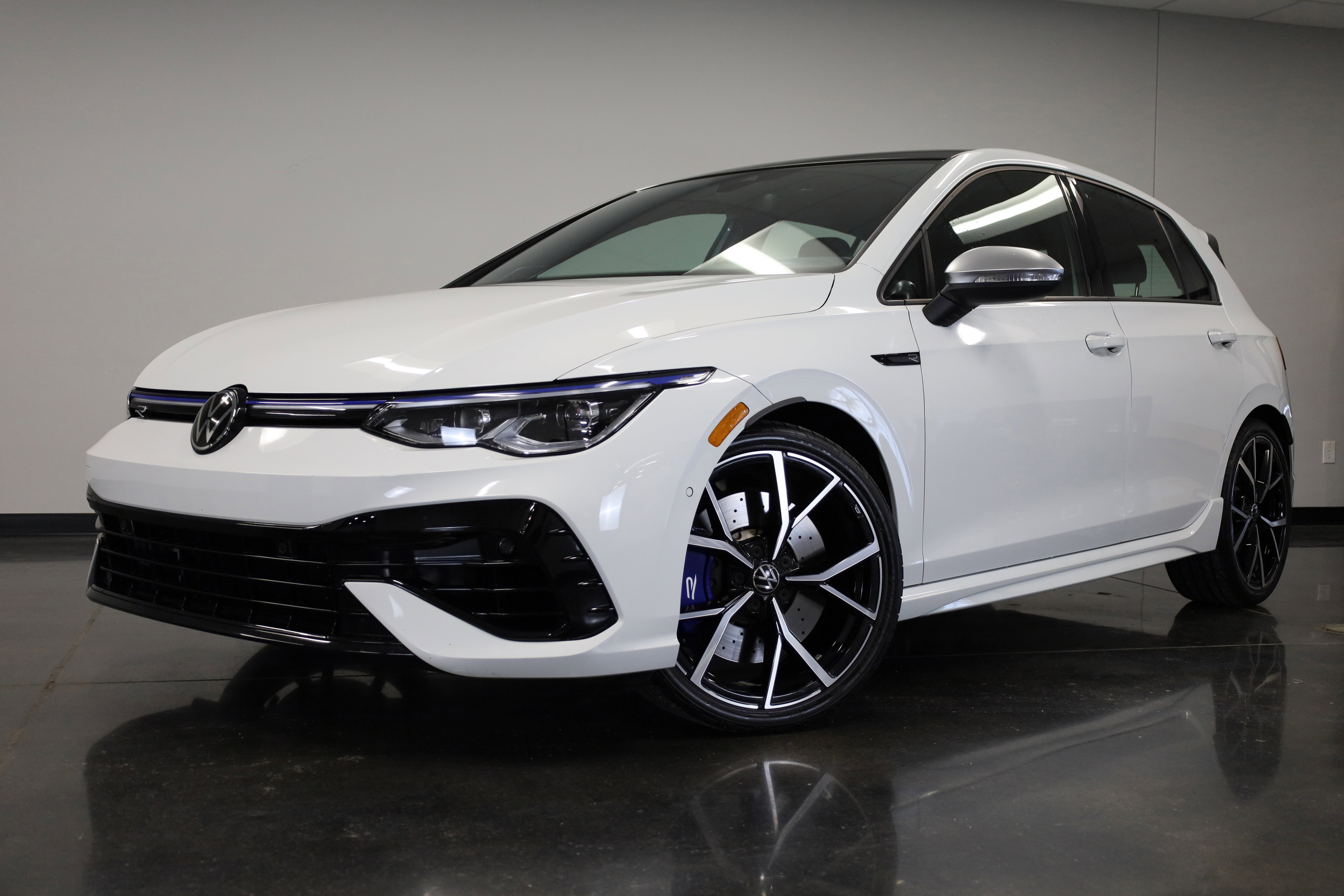 Used 2024 Volkswagen Golf R image 3