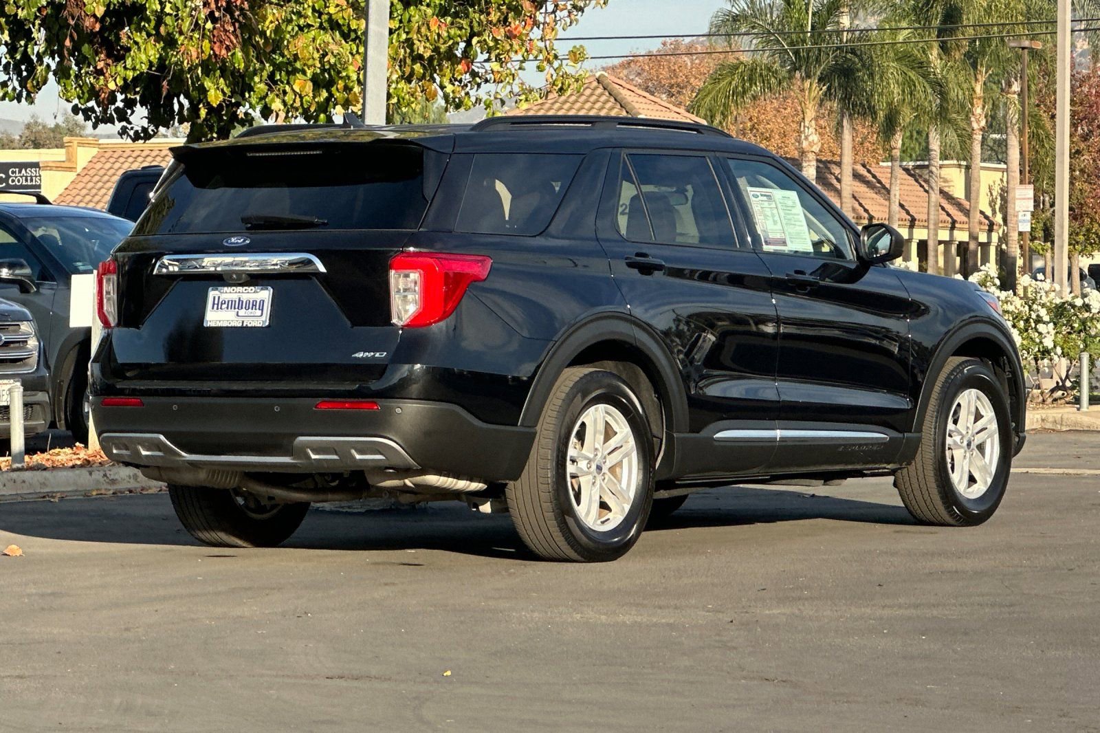 Used 2024 Ford Explorer XLT w/ Equipment Group 202A image 4