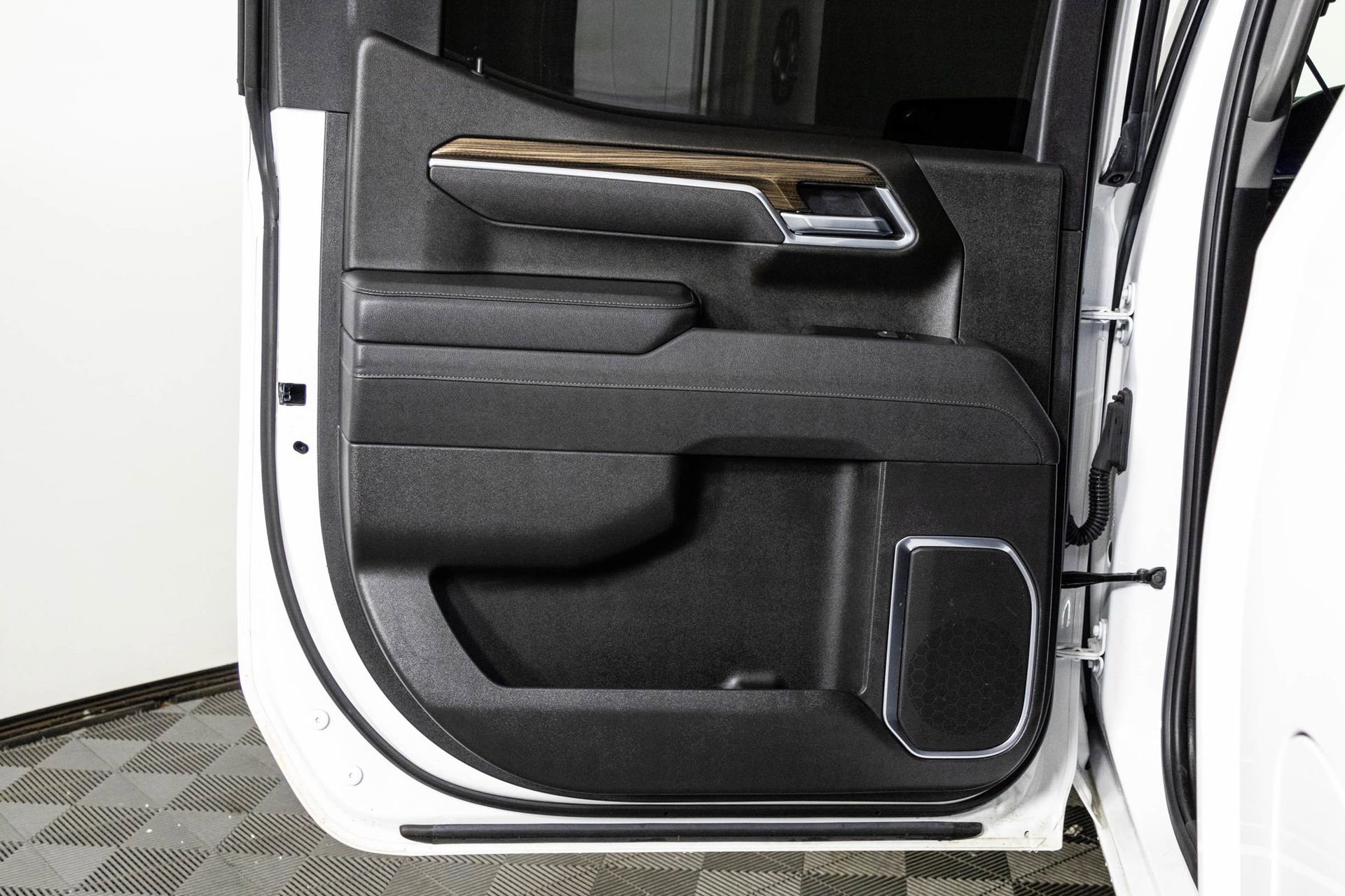 Certified 2025 Chevrolet Silverado 1500 RST image 33