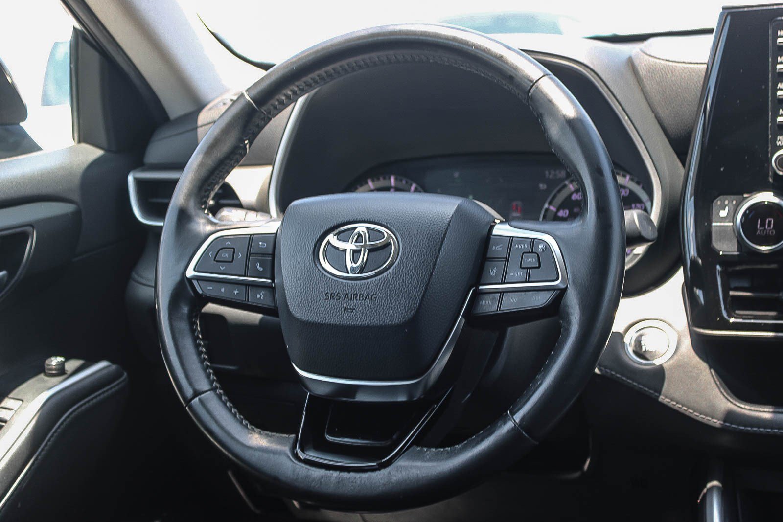 Used 2021 Toyota Highlander XLE FWD image 16