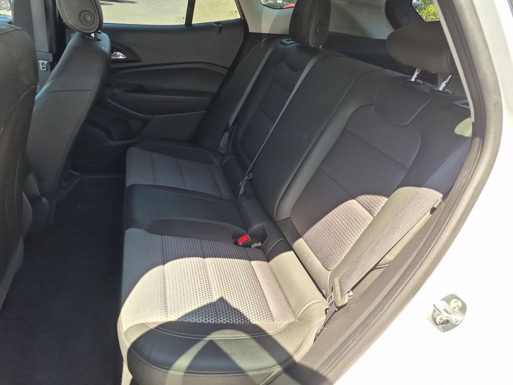 Used 2025 Chevrolet Trax LT w/ LT Convenience Package FWD image 28