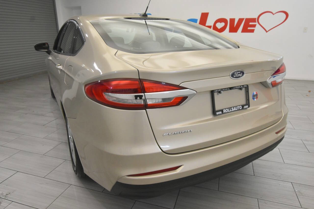 Used 2019 Ford Fusion S image 3