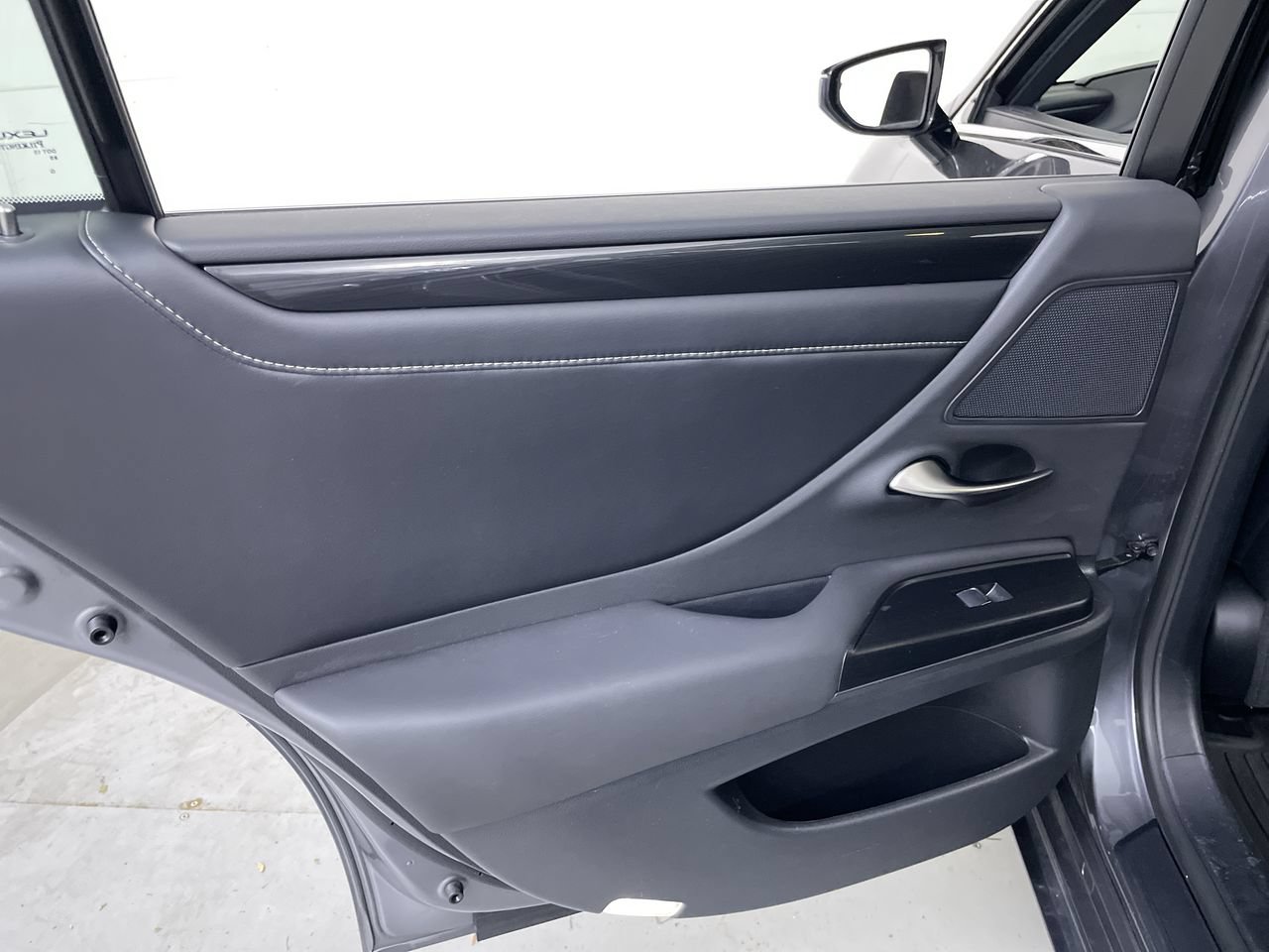 Used 2021 Lexus ES 350 w/ Accessory Package FWD image 19