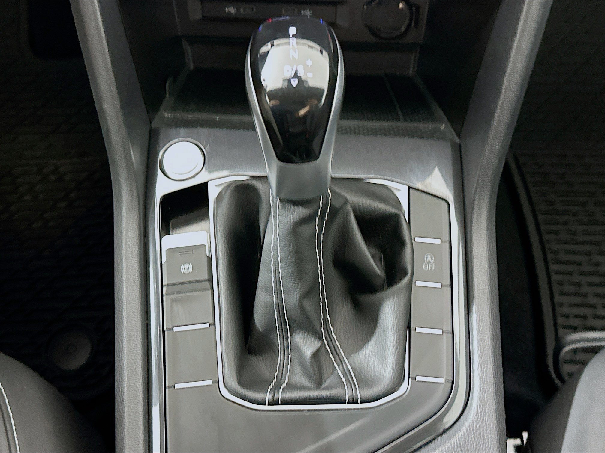 Used 2023 Volkswagen Tiguan SE FWD image 23