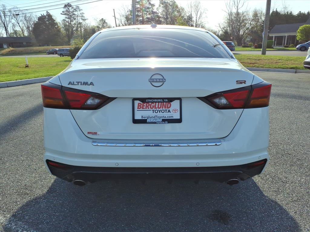 Used 2023 Nissan Altima 2.5 SR w/ SR Premium Package image 11