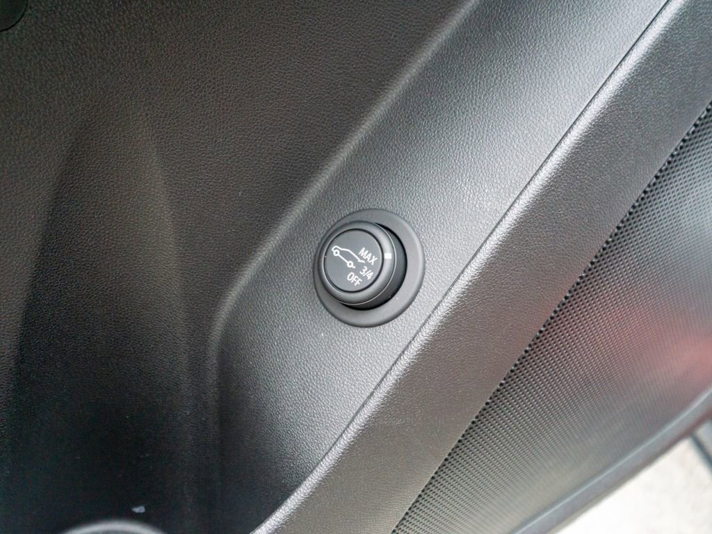 Used 2022 Chevrolet Equinox RS w/ LPO, Floor Liner Package image 19