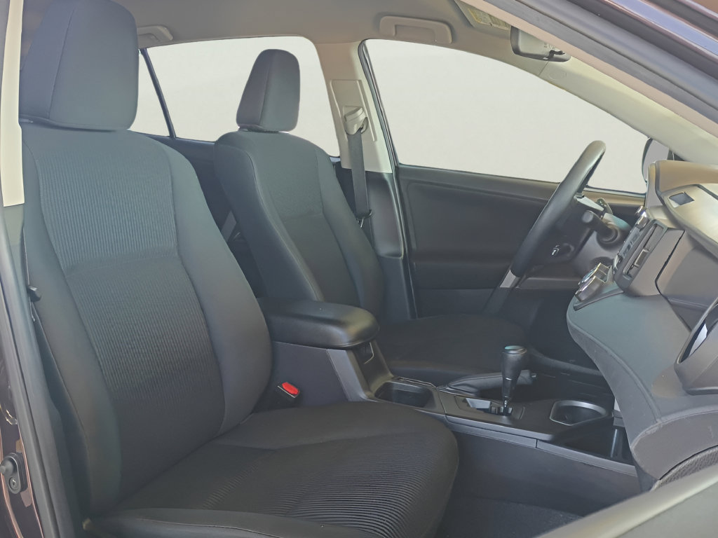 Used 2018 Toyota RAV4 LE FWD image 18
