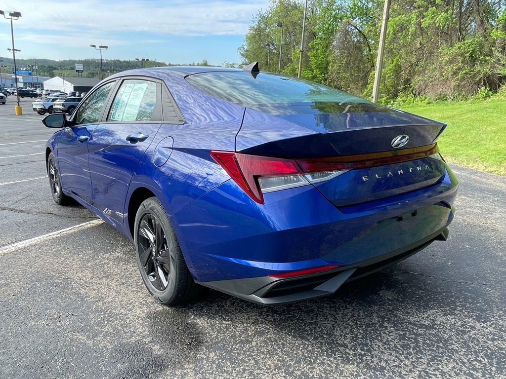 Used 2022 Hyundai Elantra SEL w/ Convenience Package FWD image 5
