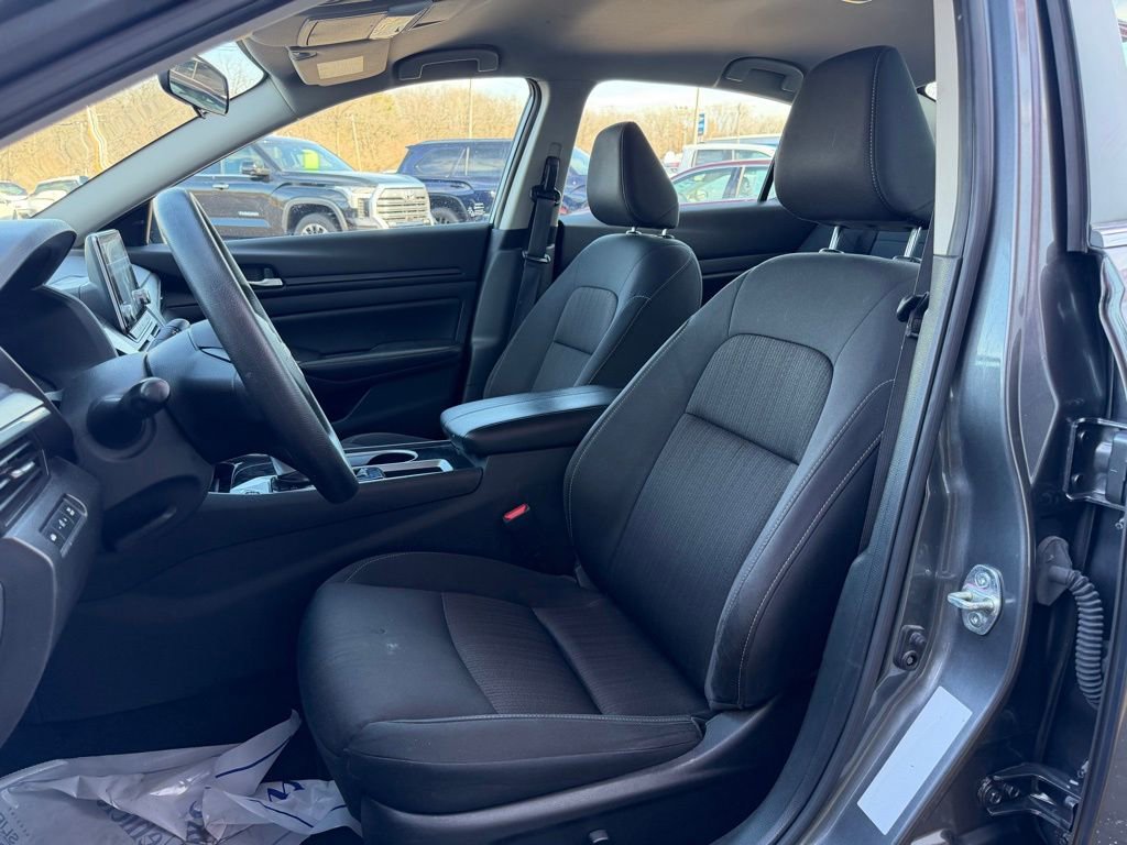Used 2024 Nissan Altima 2.5 SV image 10