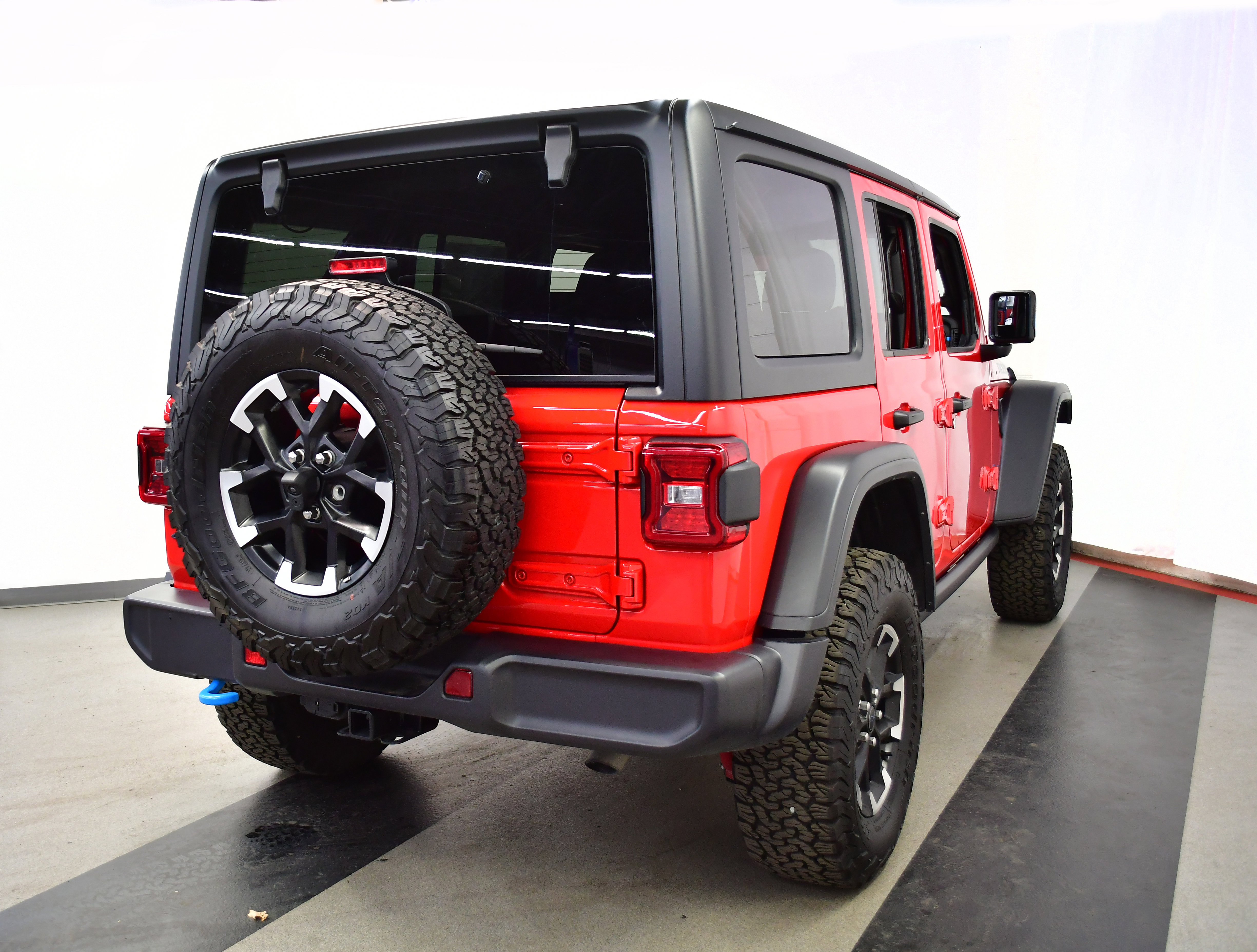 Used 2025 Jeep Wrangler Unlimited Rubicon 4xe image 7
