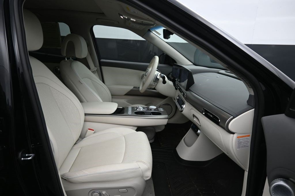 Used 2025 Genesis GV60 Advanced AWD/4WD image 9