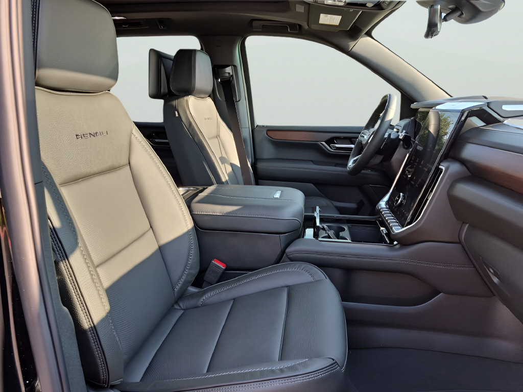 New 2026 GMC Yukon Denali w/ Denali Reserve Package AWD/4WD image 37