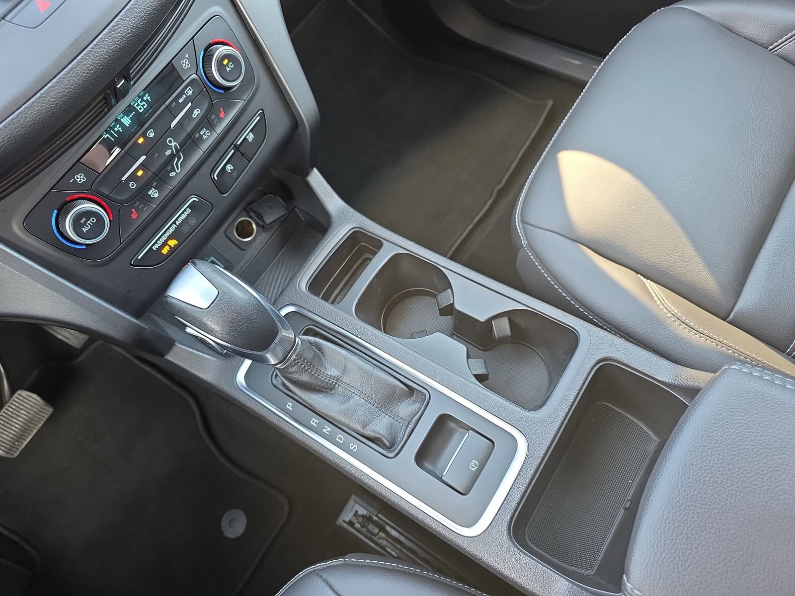 Used 2019 Ford Escape SEL image 25