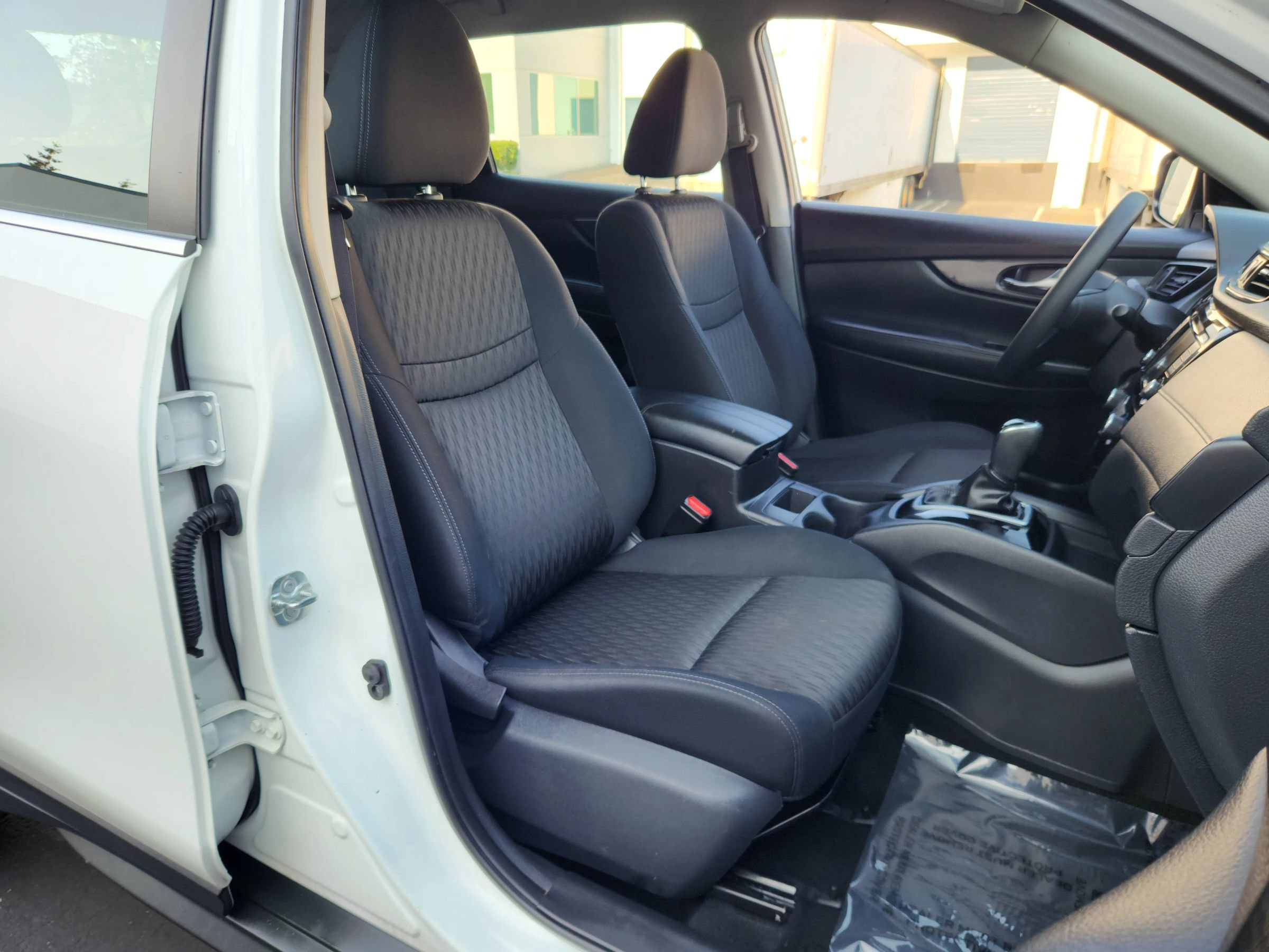Used 2018 Nissan Rogue S AWD/4WD image 19
