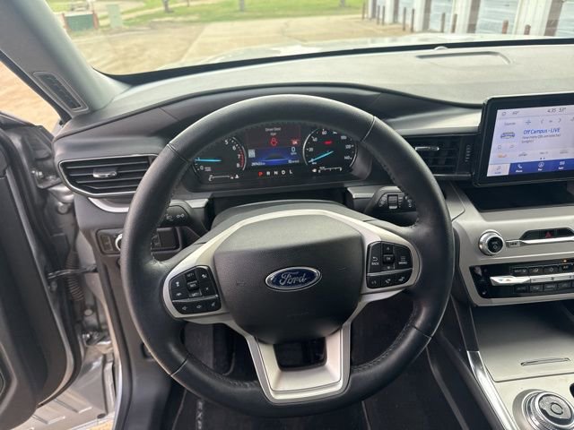 Used 2023 Ford Explorer XLT w/ Equipment Group 202A AWD/4WD image 17
