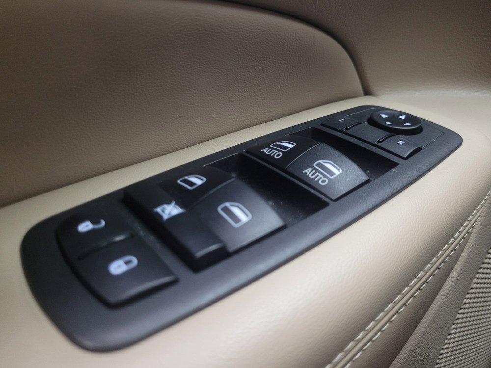 Used 2019 Jeep Grand Cherokee Laredo w/ Security & Convenience Group image 27