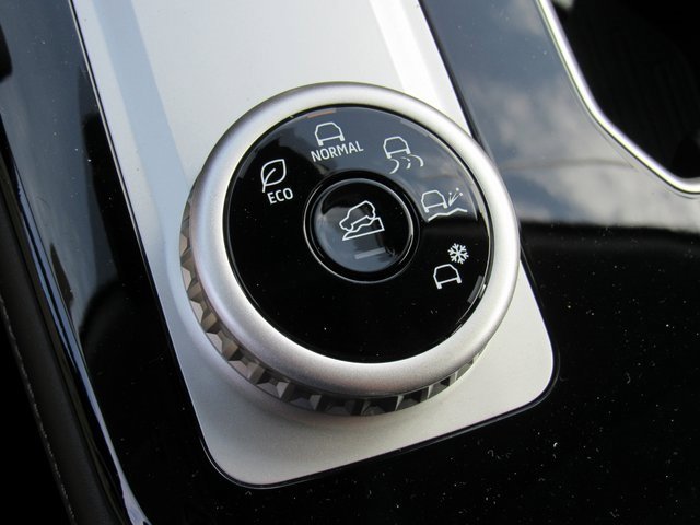 New 2025 Mitsubishi Outlander SE image 21