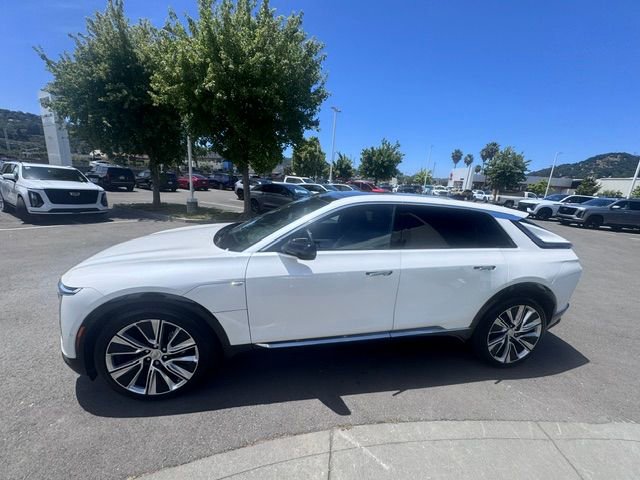 Certified 2025 Cadillac Lyriq Luxury w/ LPO, Floor Liner Package AWD/4WD image 5
