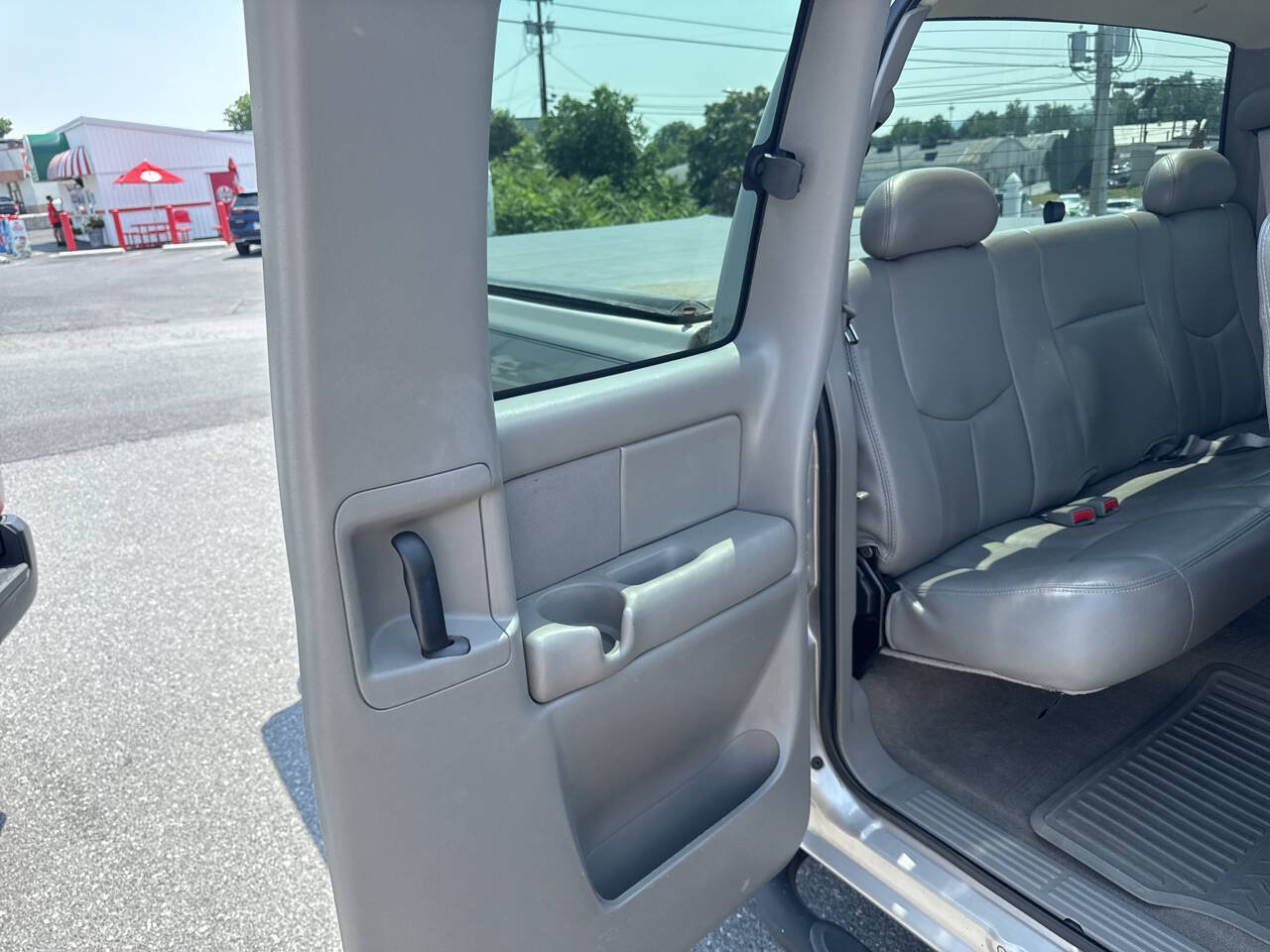 Used 2004 Chevrolet Silverado 2500 LT w/ Heavy-Duty Power Package AWD/4WD image 10