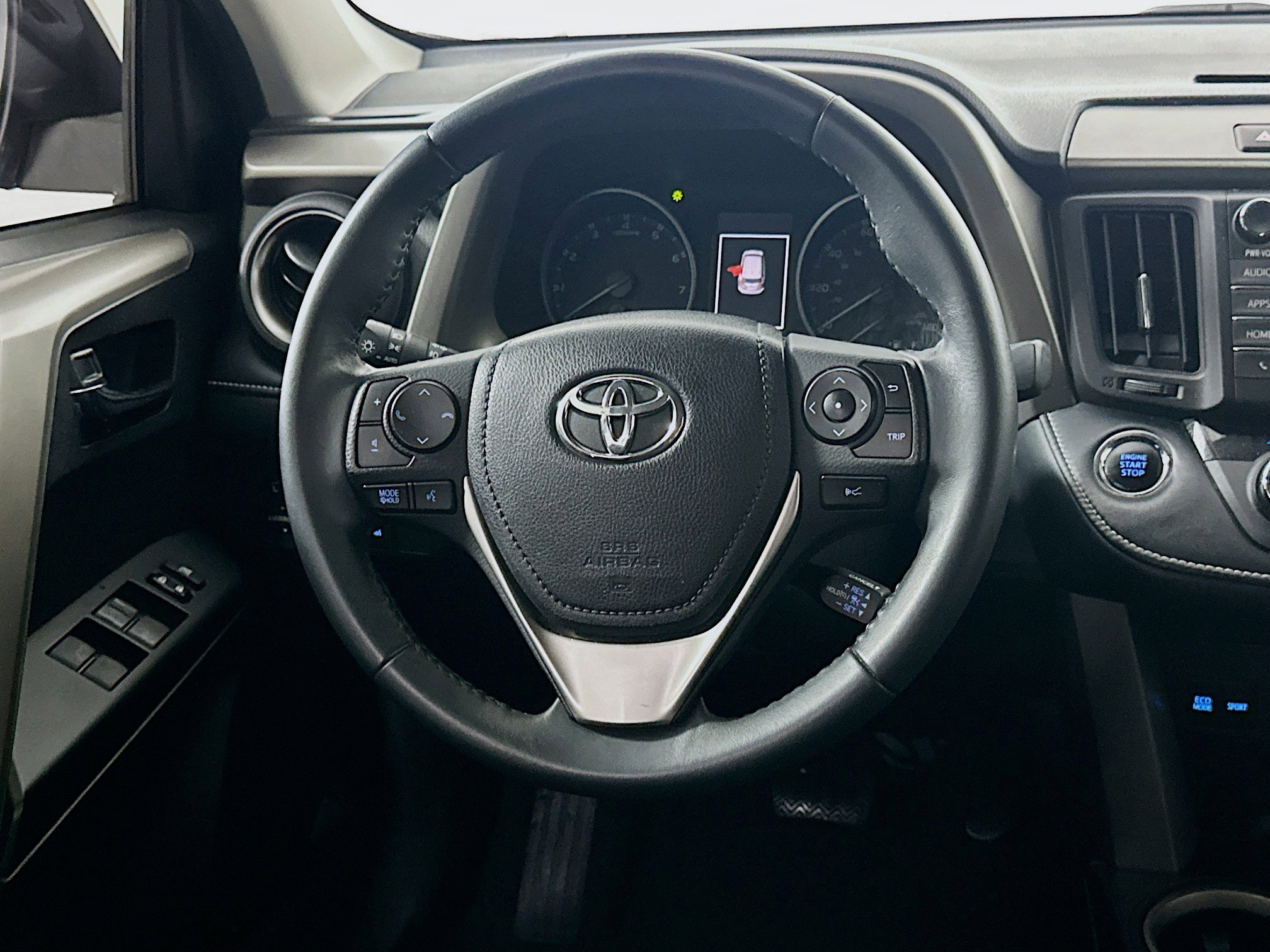 Used 2018 Toyota RAV4 XLE FWD image 18