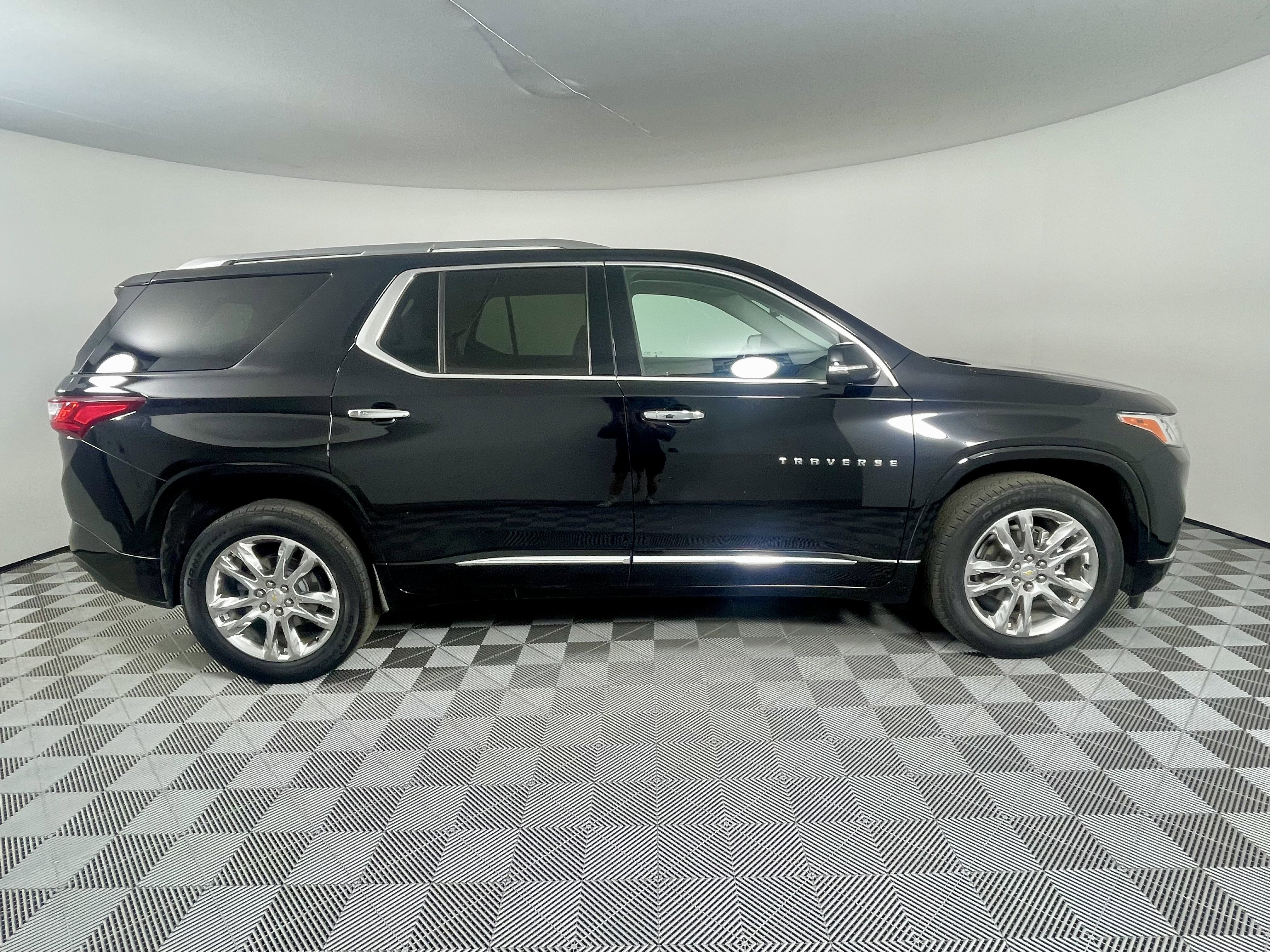 Used 2021 Chevrolet Traverse High Country w/ LPO, Floor Liner Package image 6