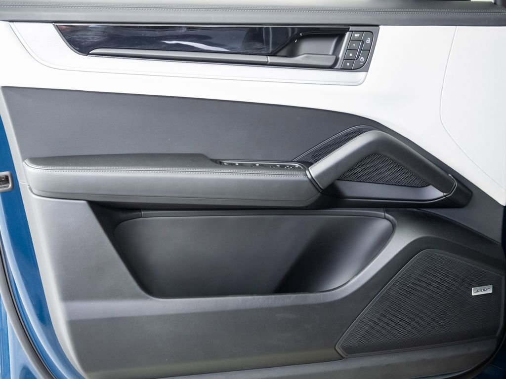 Certified 2025 Porsche Cayenne Coupe w/ Premium Package Plus image 6