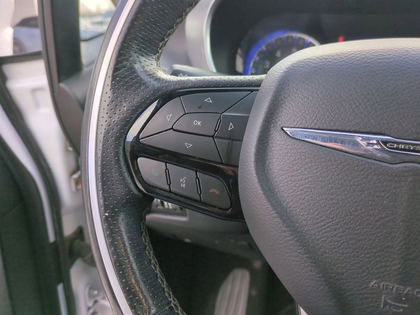 Used 2019 Chrysler Pacifica Limited w/ S Appearance Package image 34