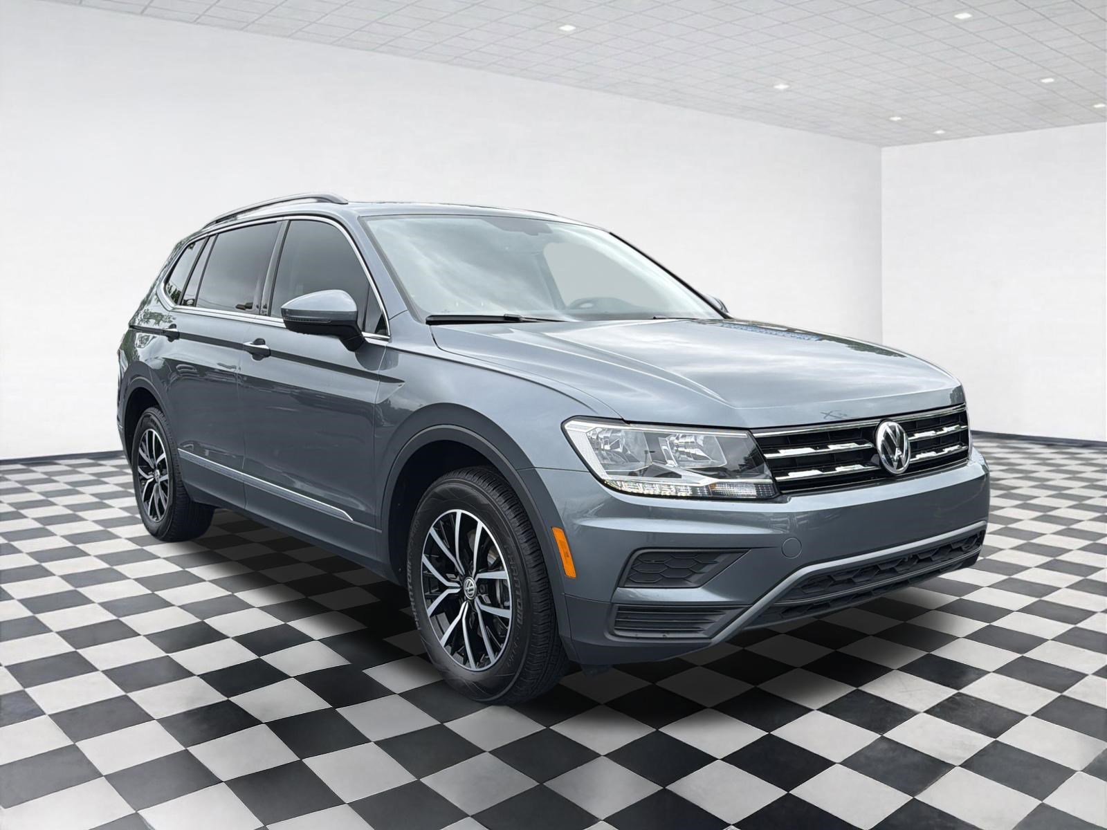 Used 2021 Volkswagen Tiguan SE FWD image 3