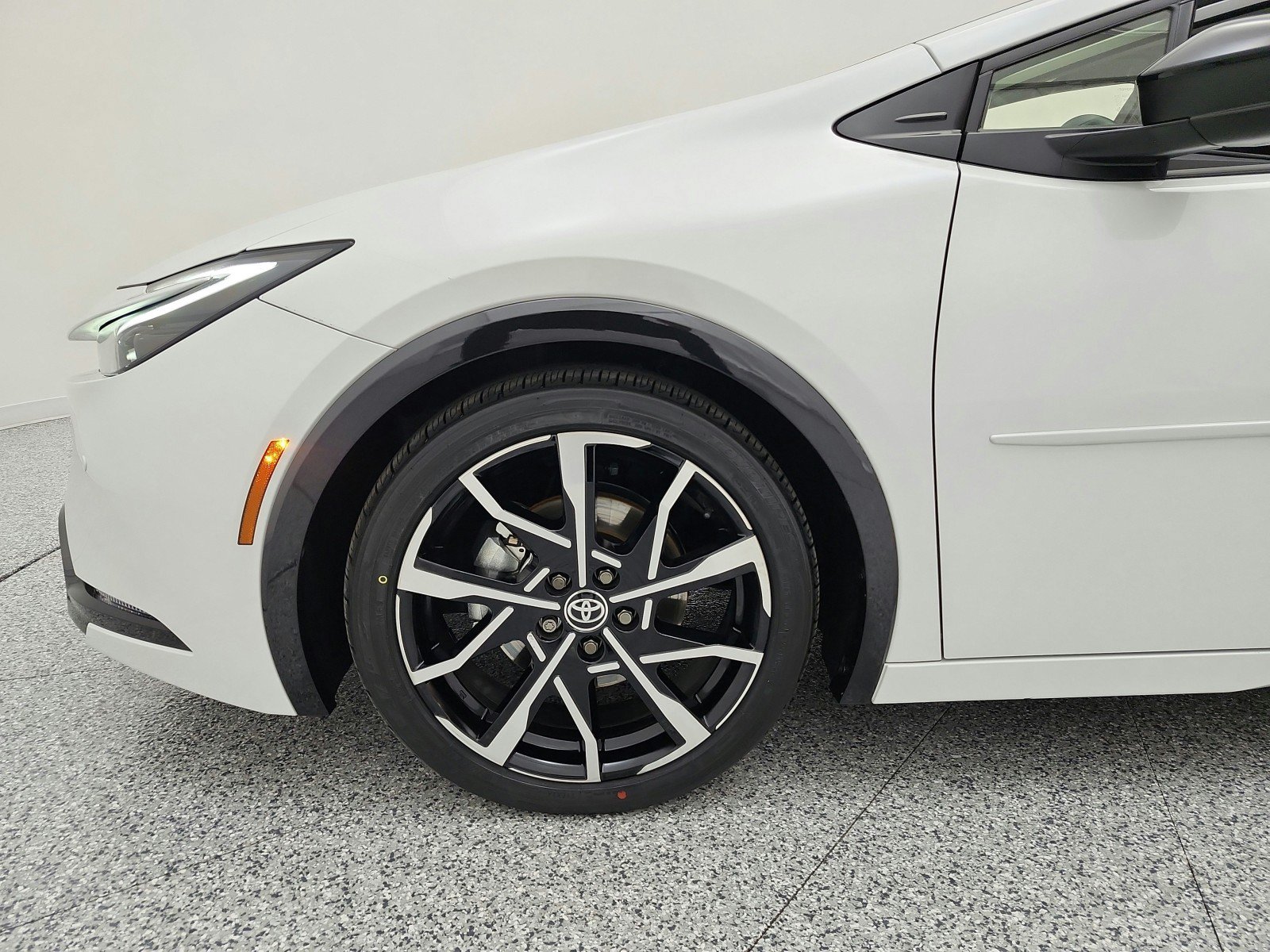 Used 2024 Toyota Prius Prime FWD image 17
