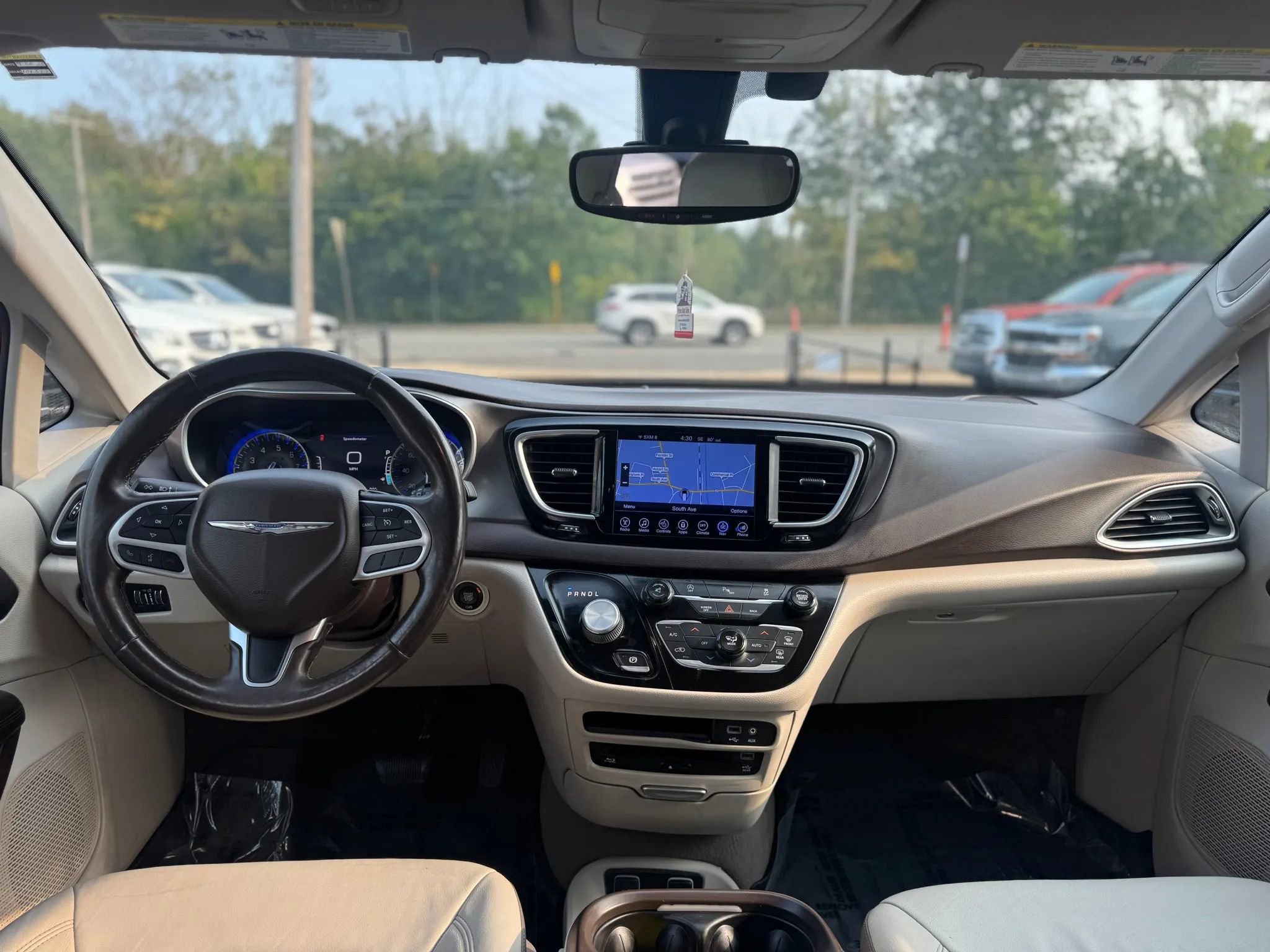 Used 2017 Chrysler Pacifica Touring-L Plus image 13