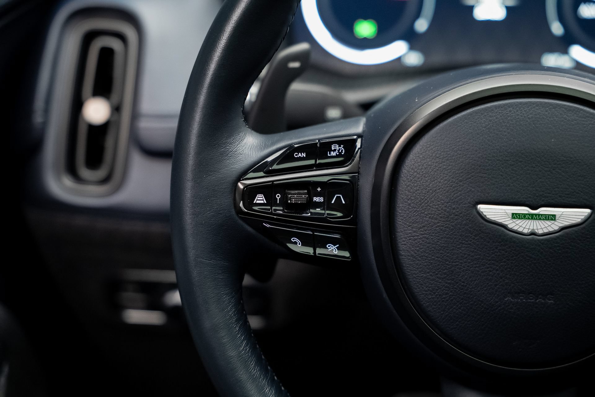 Used 2021 Aston Martin DBX AWD/4WD image 43