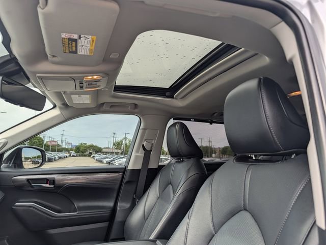 Used 2024 Toyota Highlander Limited image 28