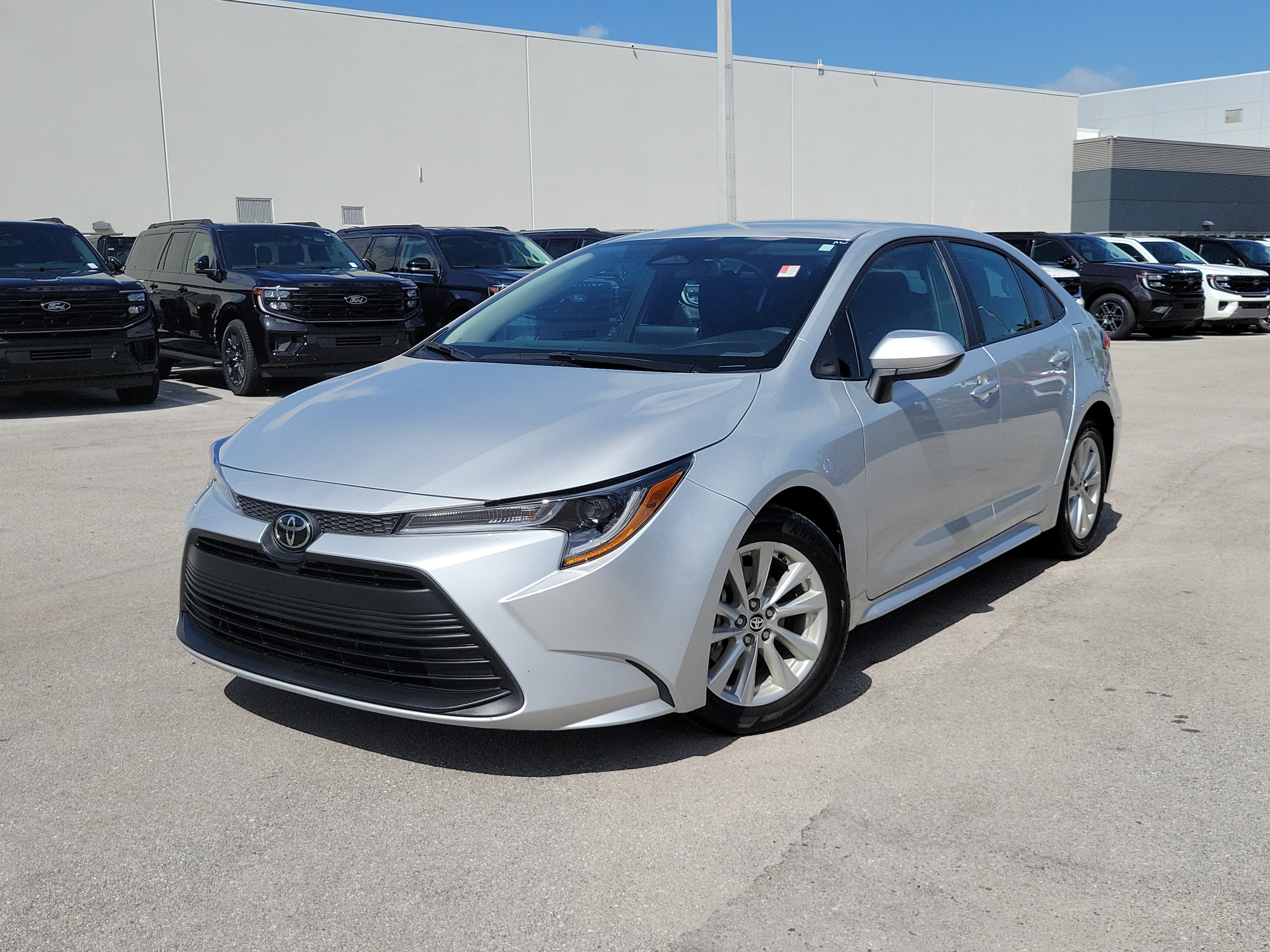 Used 2023 Toyota Corolla LE w/ LE Convenience Package FWD image 32