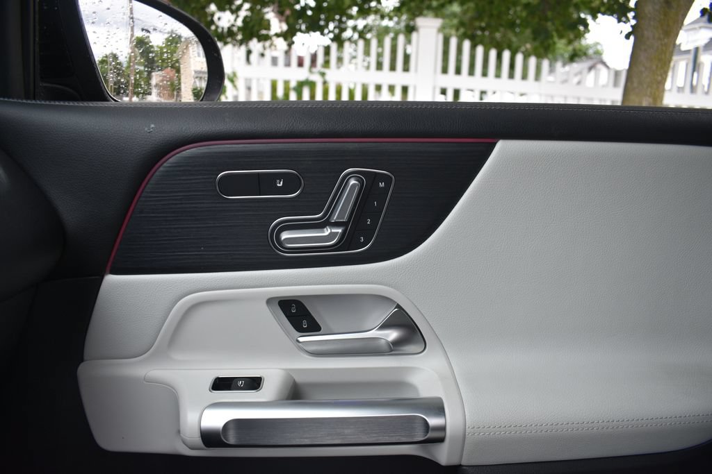 Used 2022 Mercedes-Benz GLB 35 AMG 4MATIC image 19