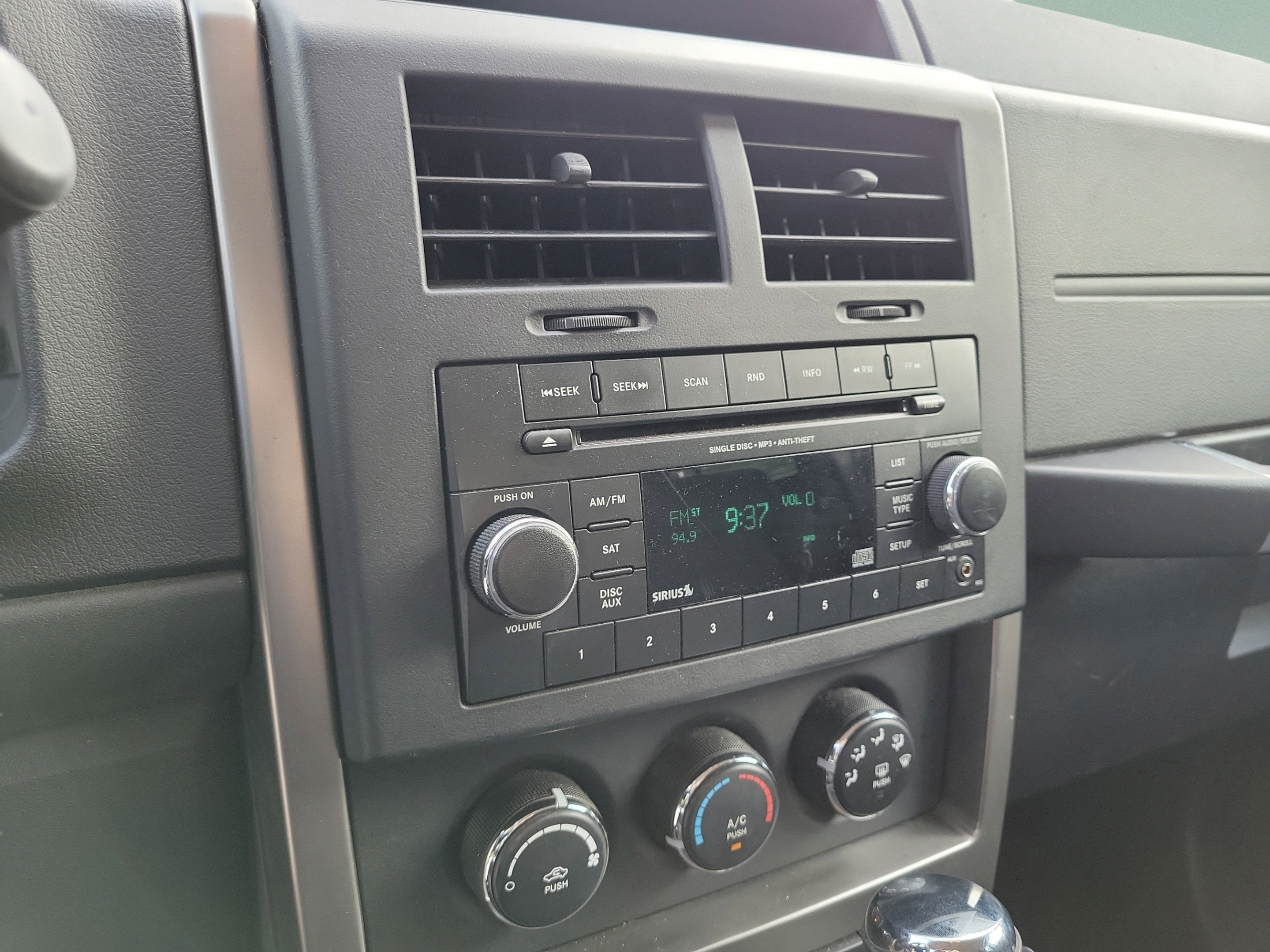 Used 2012 Jeep Liberty Sport AWD/4WD image 17