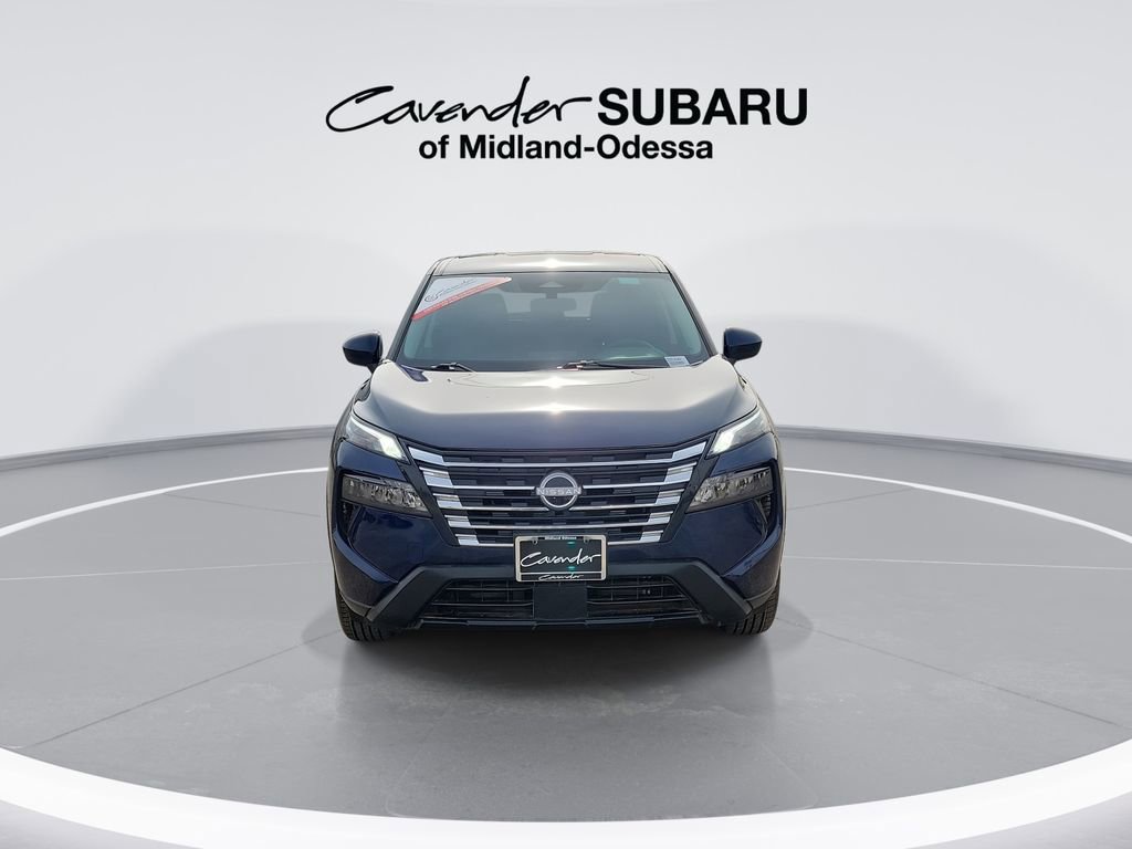 Used 2025 Nissan Rogue SV image 3