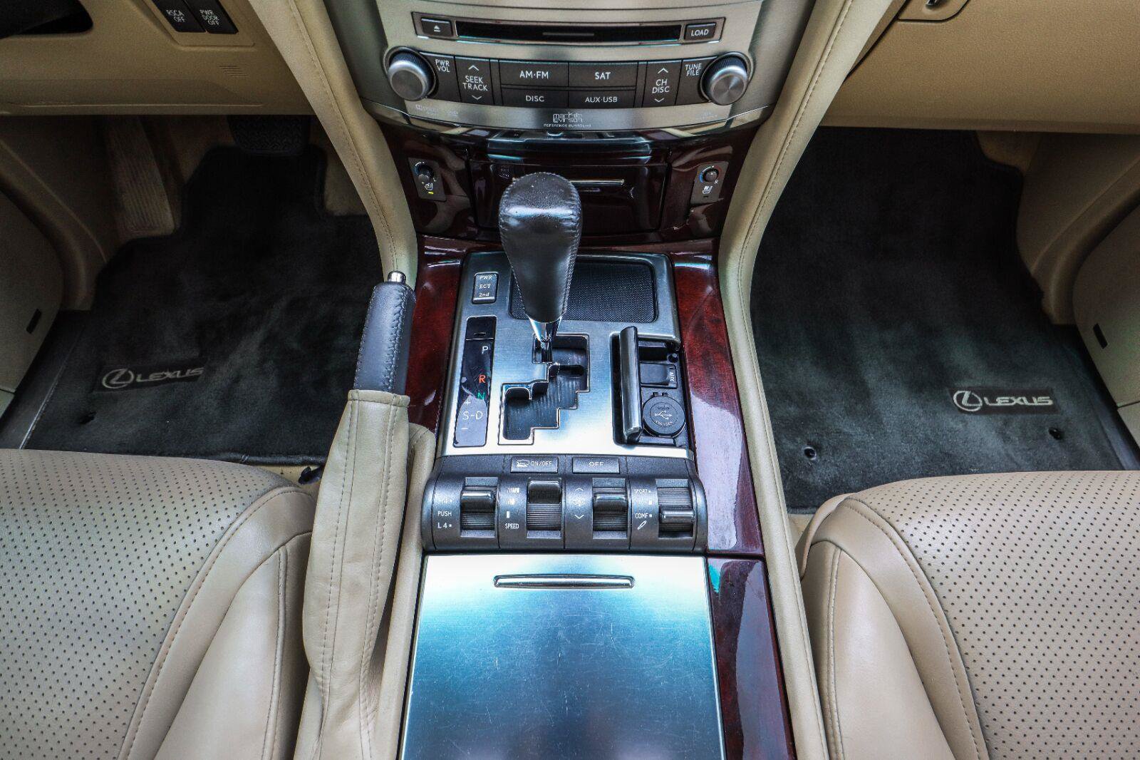 Used 2011 Lexus LX 570 4WD w/ Luxury Pkg image 31