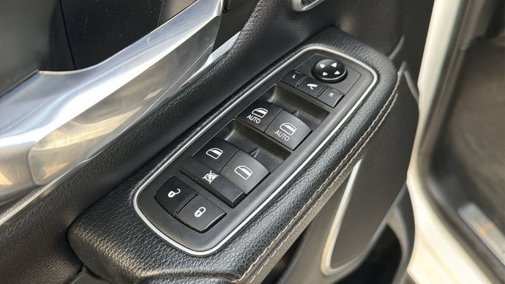 Used 2021 RAM 1500 Laramie AWD/4WD image 12