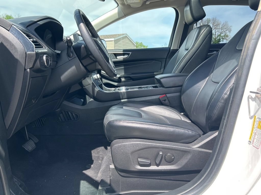 Used 2022 Ford Edge Titanium AWD/4WD image 11