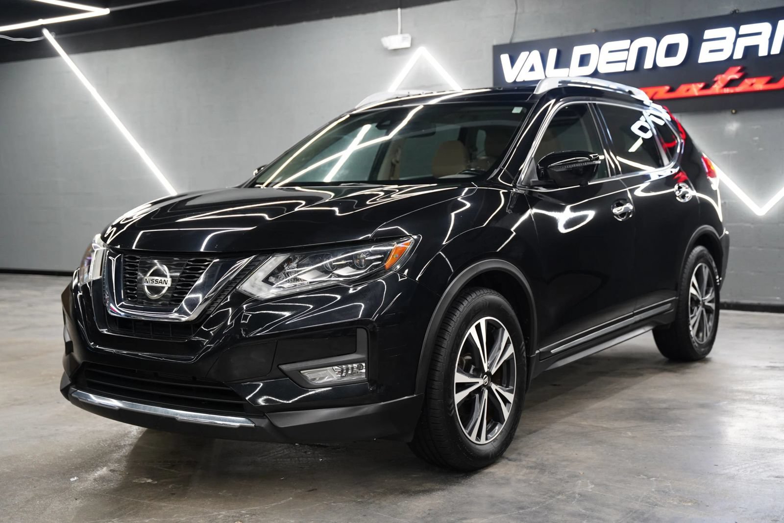 Used 2017 Nissan Rogue SL w/ SL Premium Package FWD image 7