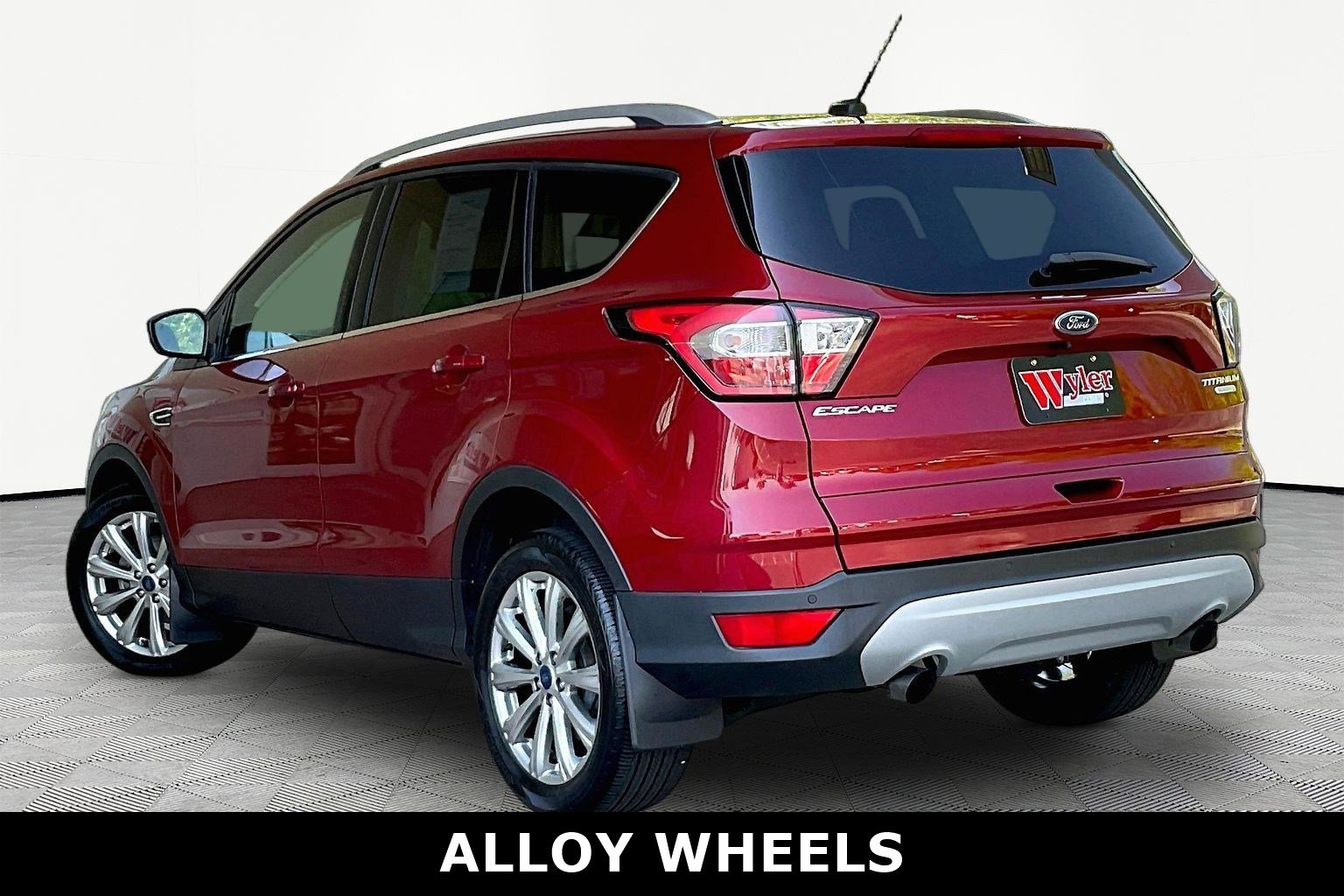 Used 2017 Ford Escape Titanium FWD image 4