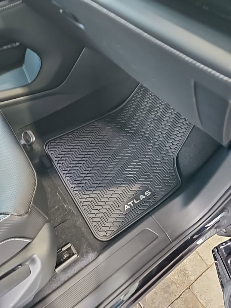 New 2026 Volkswagen Atlas Cross Sport SE image 14