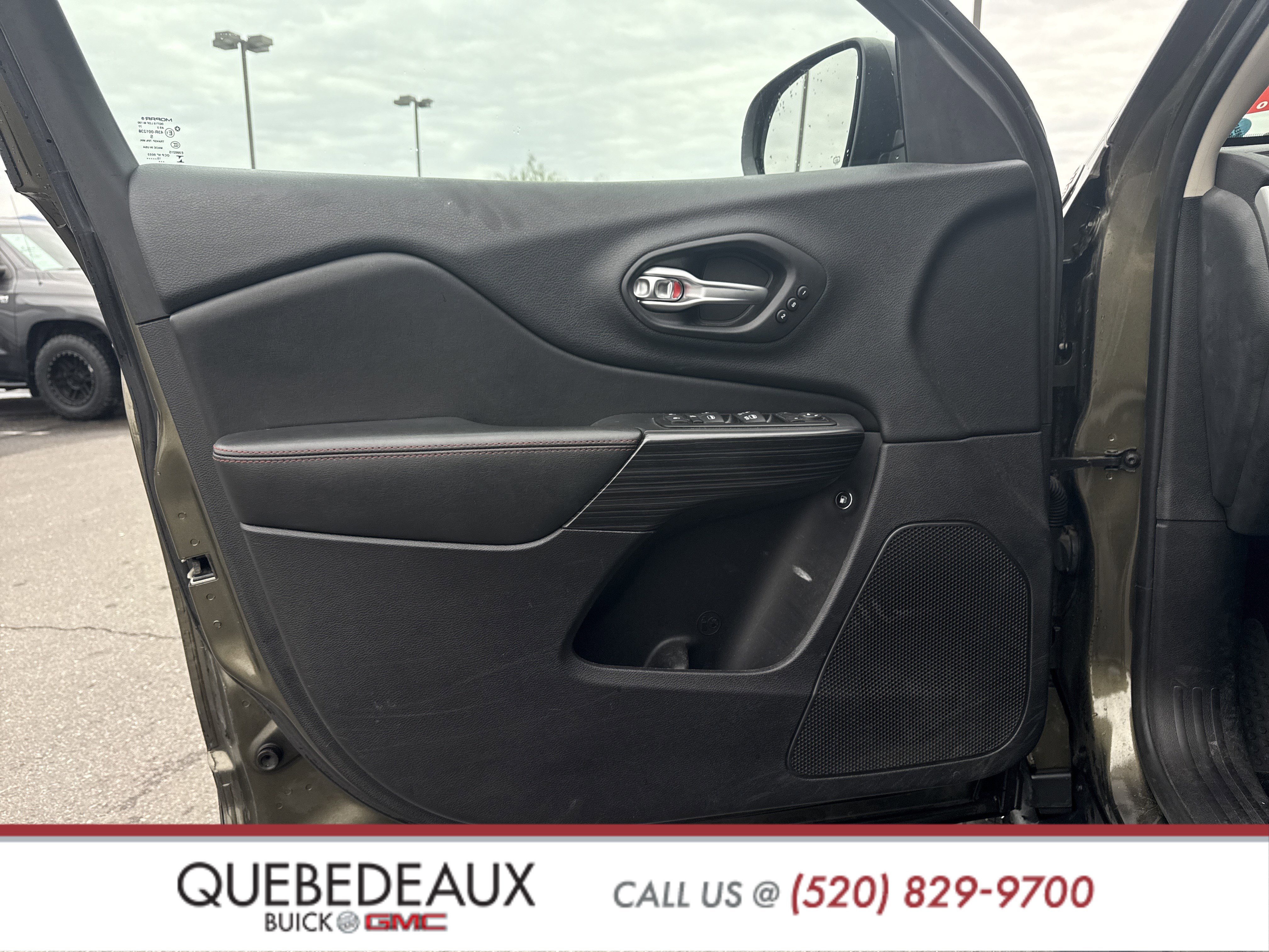 Used 2016 Jeep Cherokee Trailhawk w/ Comfort/Convenience Group image 14