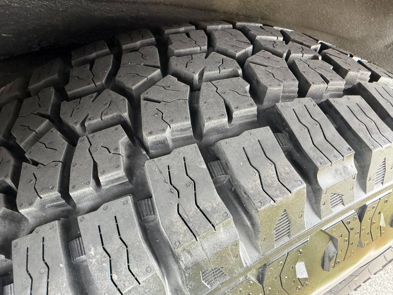 Used 2004 Toyota Land Cruiser image 38