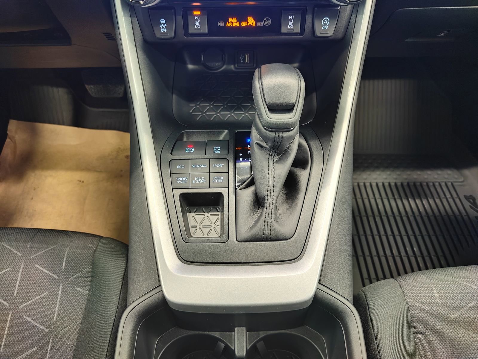 New 2025 Toyota RAV4 XLE w/ Convenience Package image 30