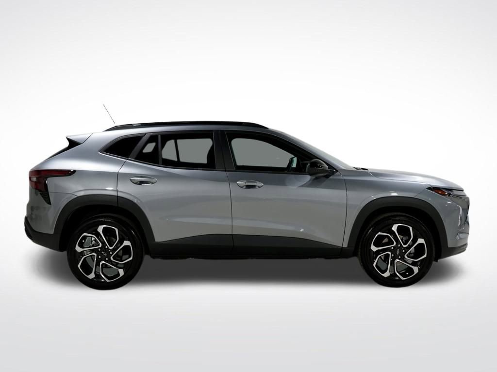 Used 2025 Chevrolet Trax RS w/ Driver Confidence Package image 9