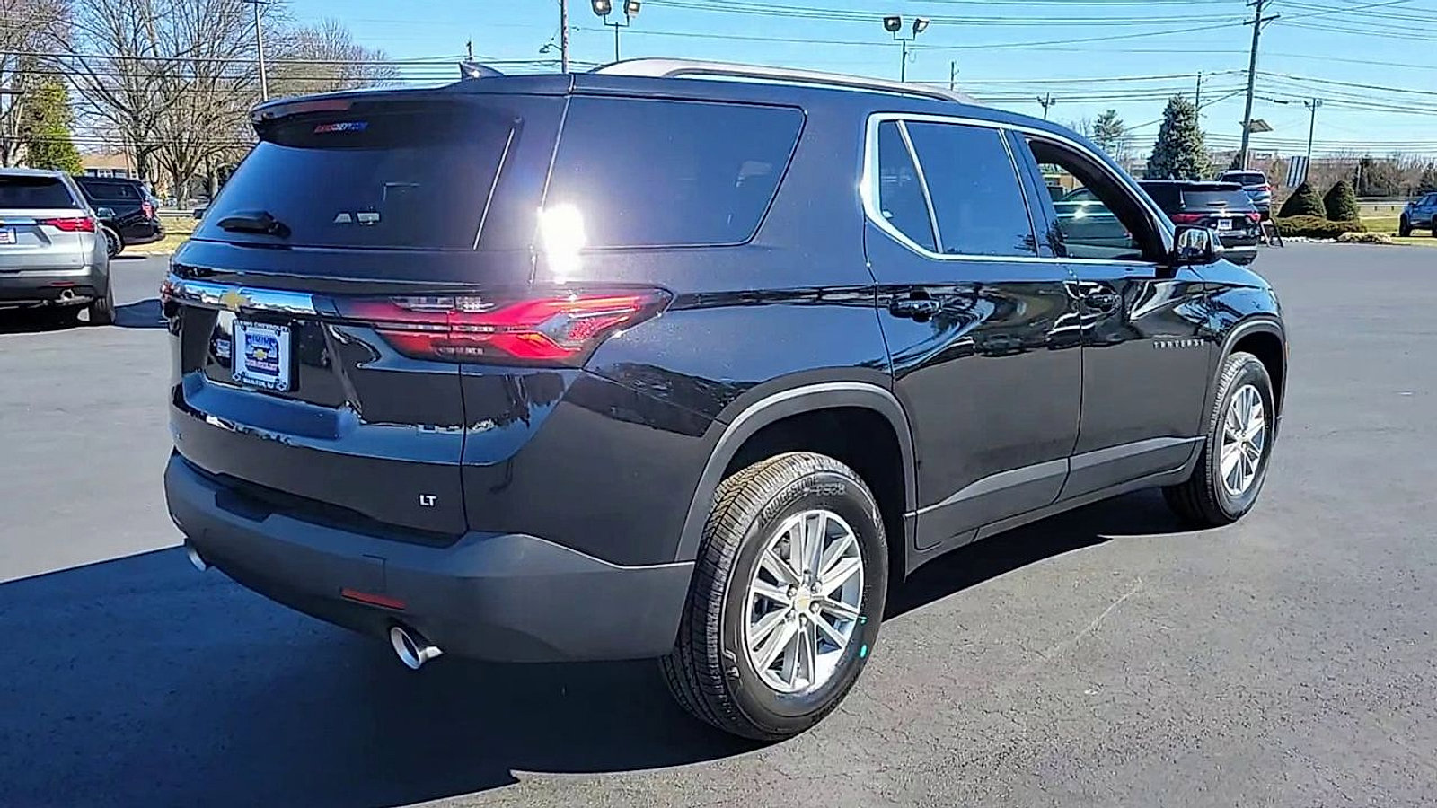 Used 2023 Chevrolet Traverse LT image 8