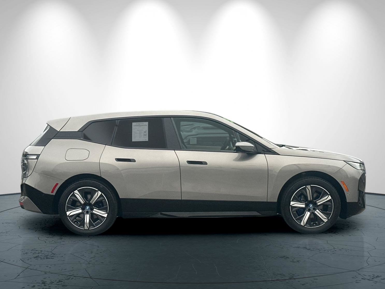 Used 2025 BMW iX xDrive50 AWD/4WD image 3